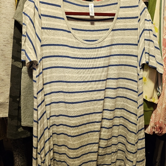 Lularoe Perfect T Size M EUC - Picture 2 of 4